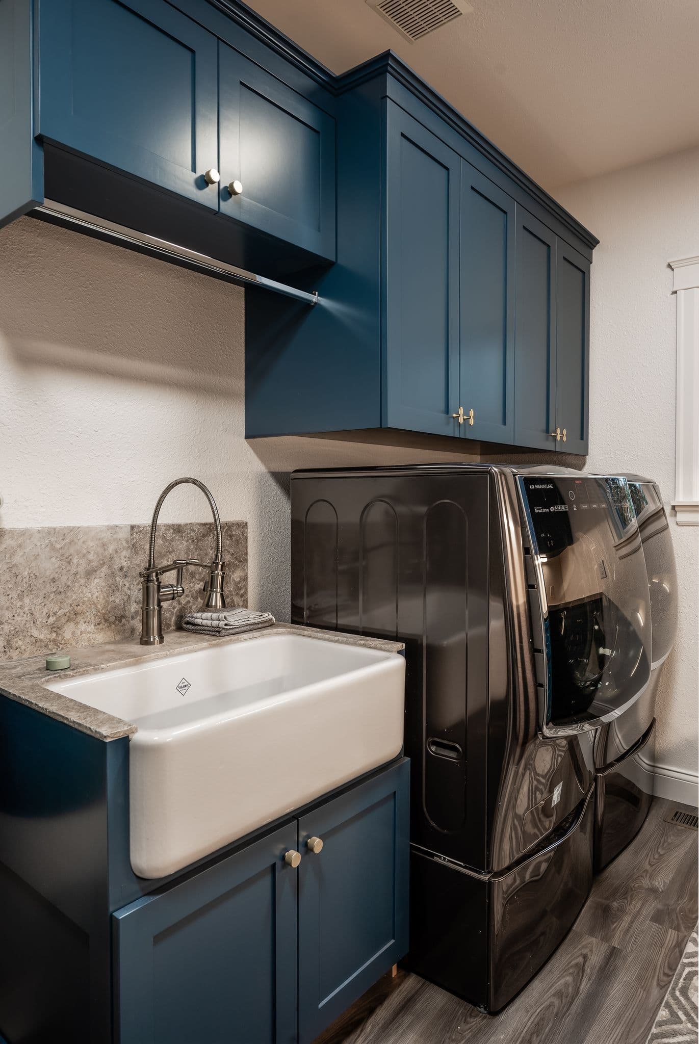 Laundry room sink and appliances